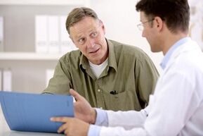 consultazione con uno specialista per i funghi delle unghie dei piedi